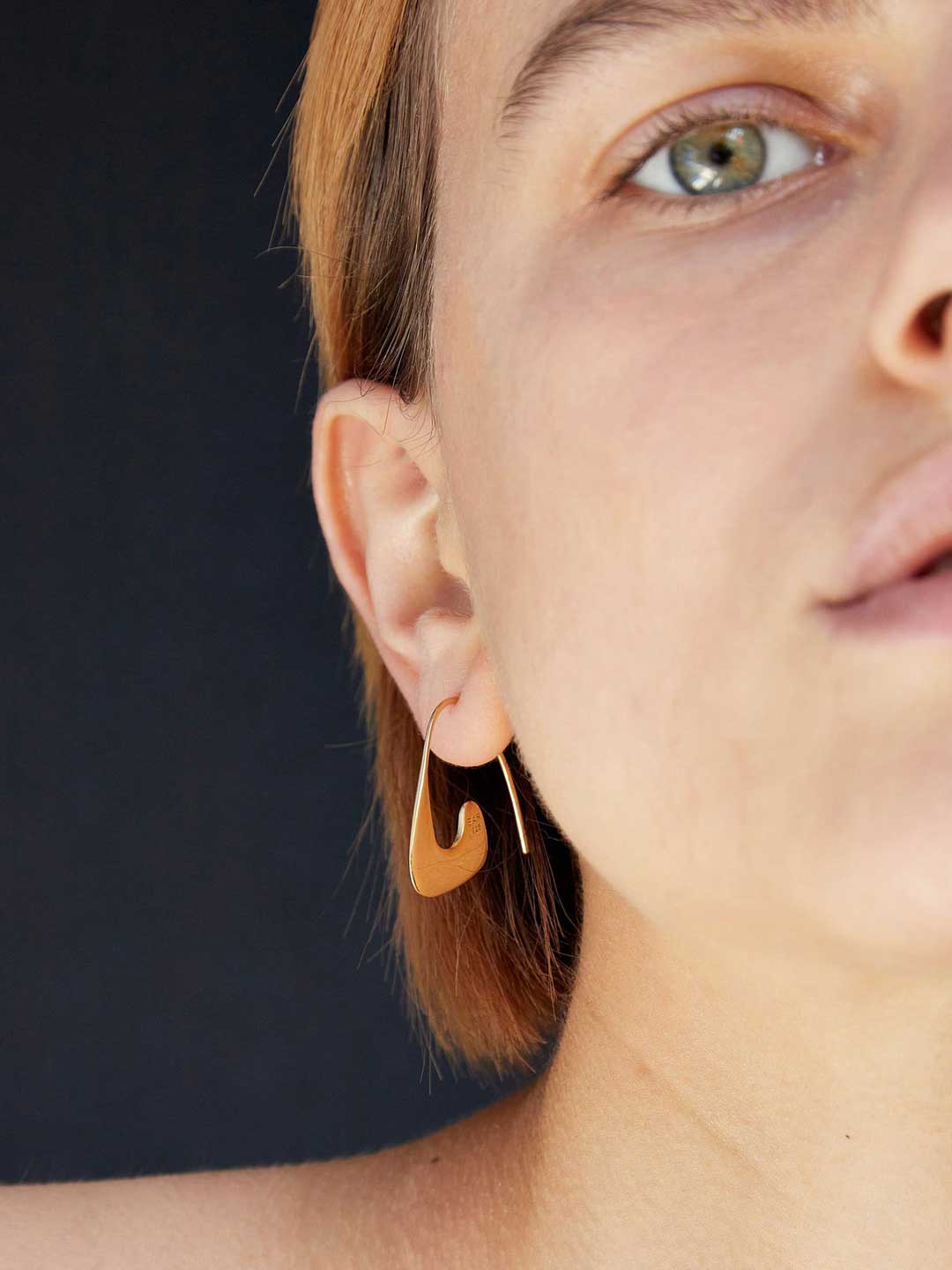 Curb Pierced Earrings - Gold