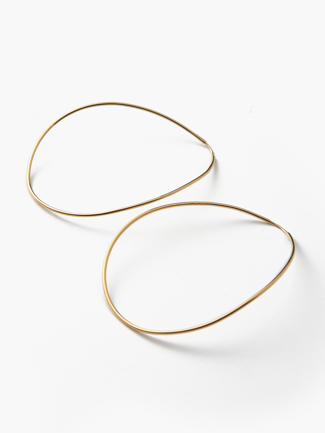 Silhouette Pierced Earring - Gold