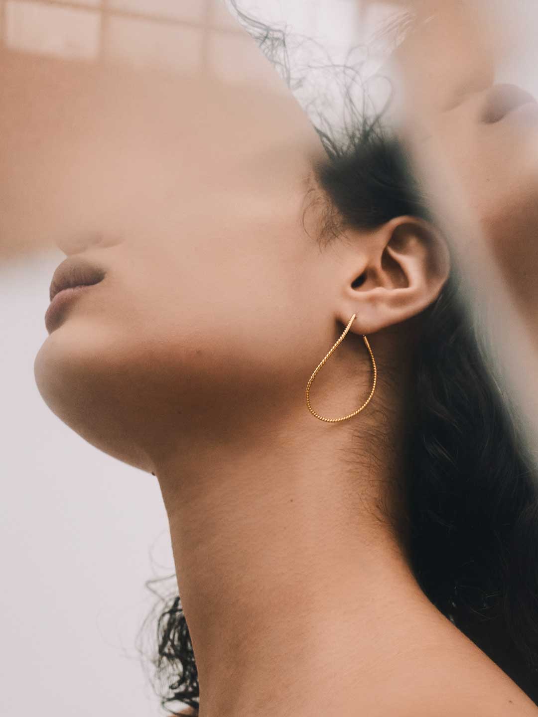 Twisted Contour Pierced Earrings - Gold