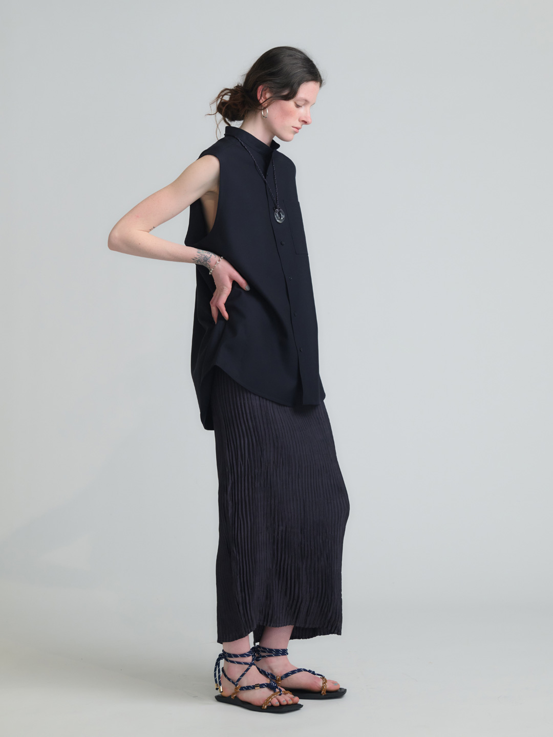 Fine Wool Rever No Sleeve Shirt - Navy