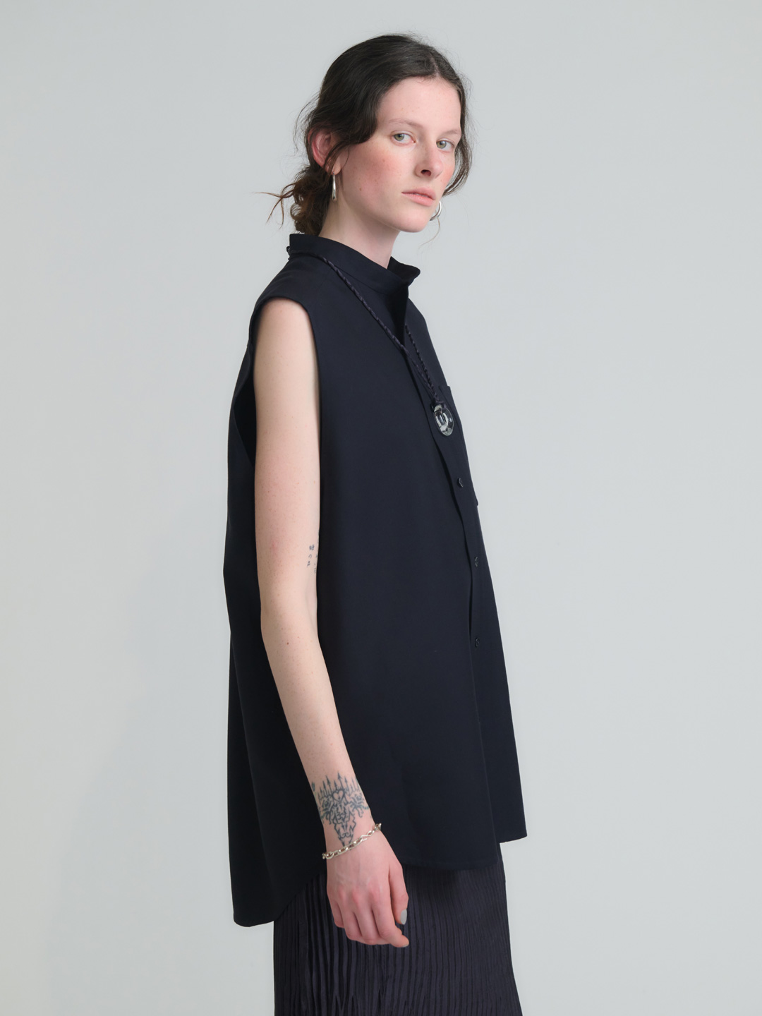 Fine Wool Rever No Sleeve Shirt - Navy