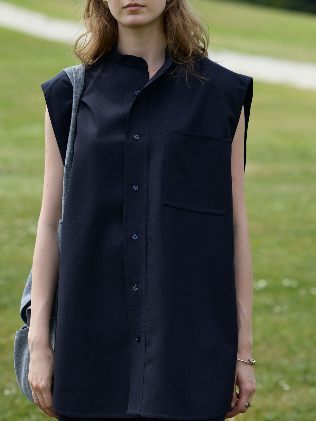 Fine Wool Rever No Sleeve Shirt - Navy