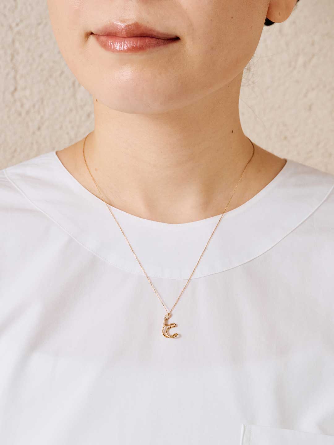 Alphajoaillerie Necklace - Letter T - Yellow Gold