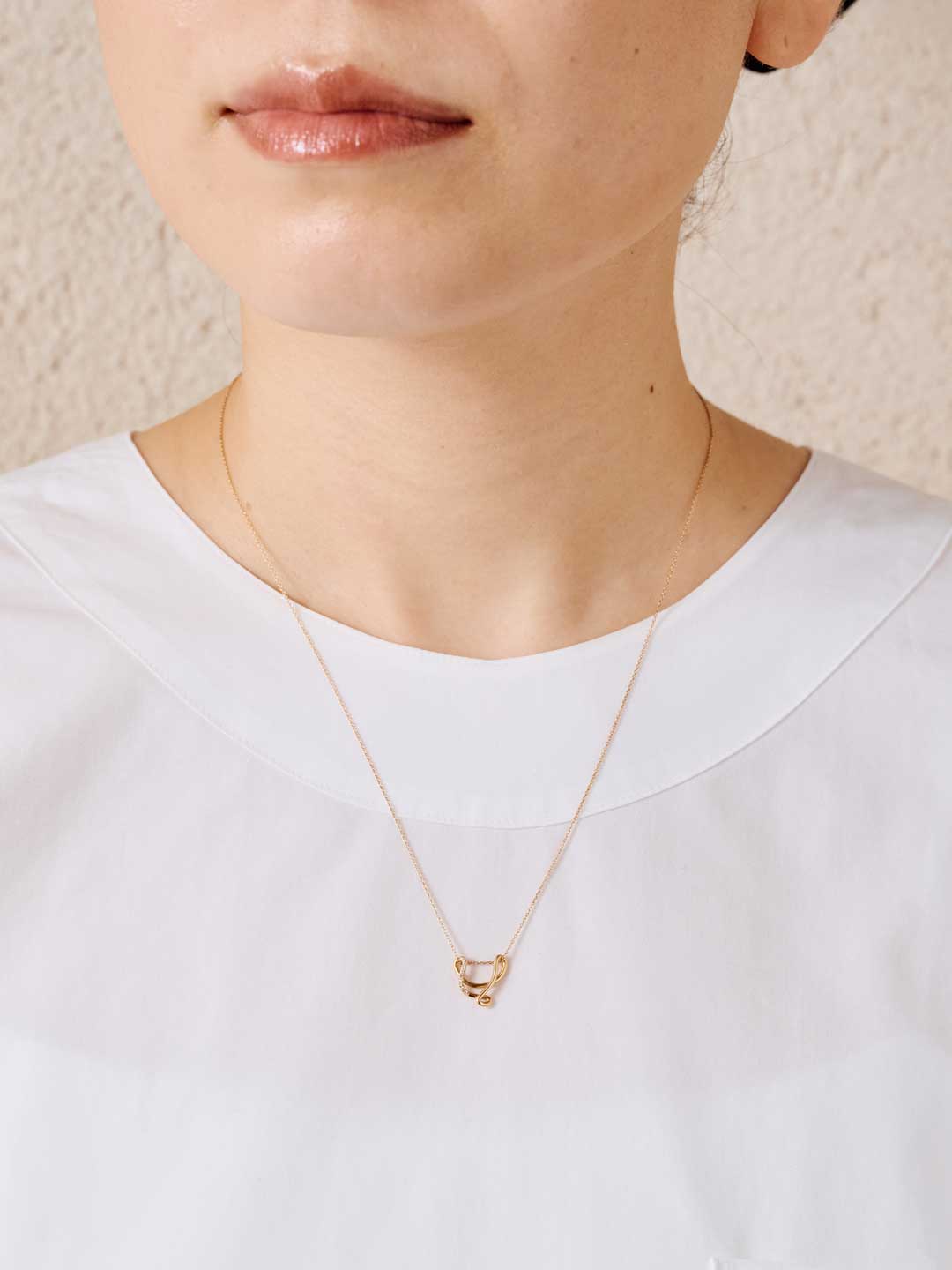 Alphajoaillerie Necklace - Letter V - Yellow Gold