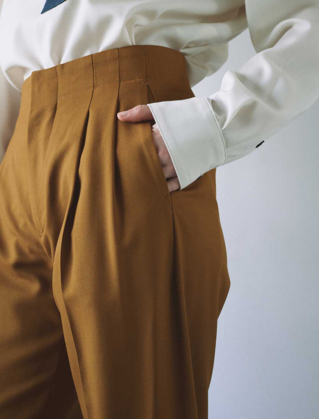 Tucked Trouser In Tropical Wool - Gold