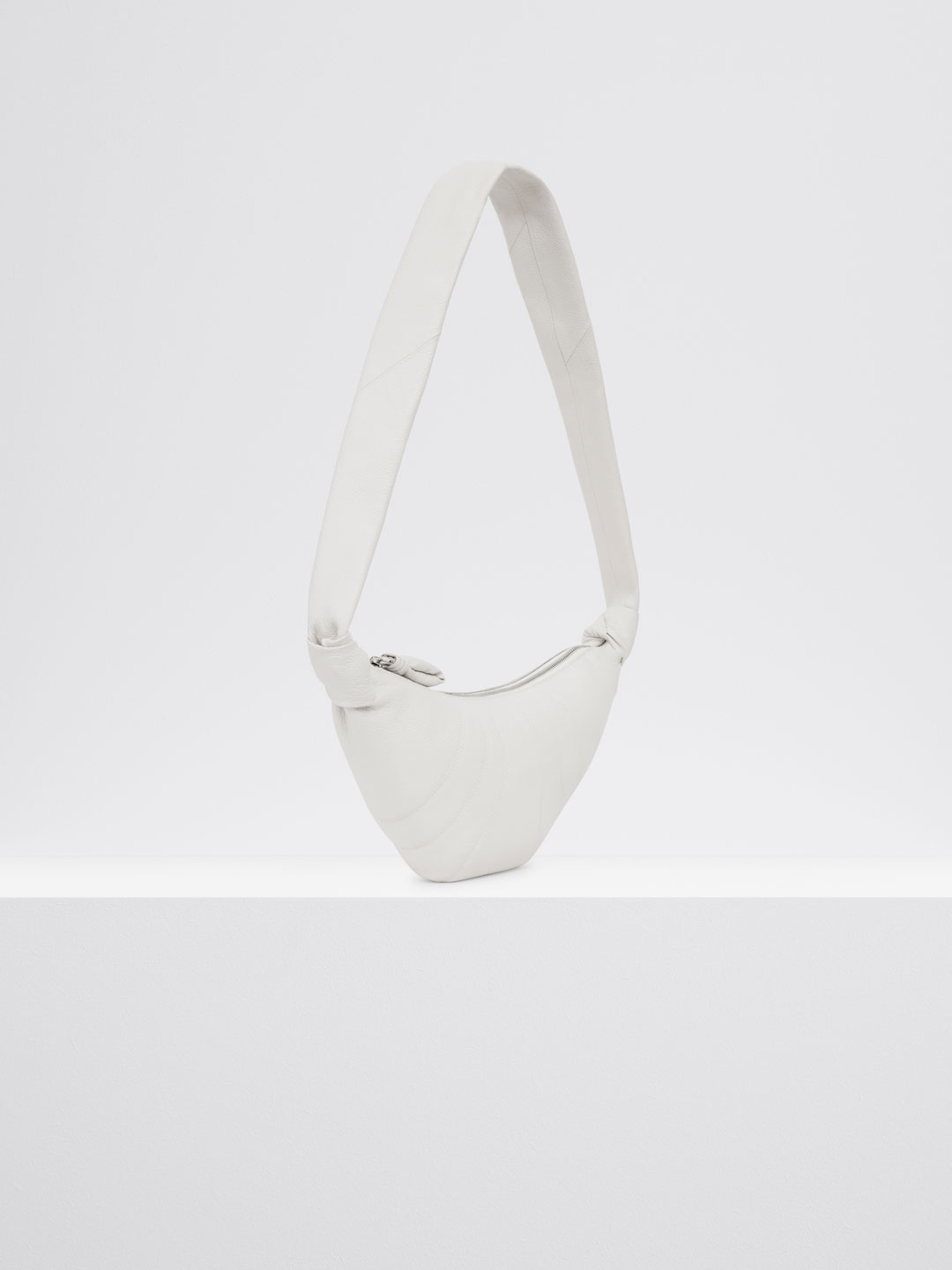 LEMAIRE(ルメール) | スモール クロワッサン バッグ - オフ LEMAIRE(ルメール) | スモール クロワッサン バッグ - オフ