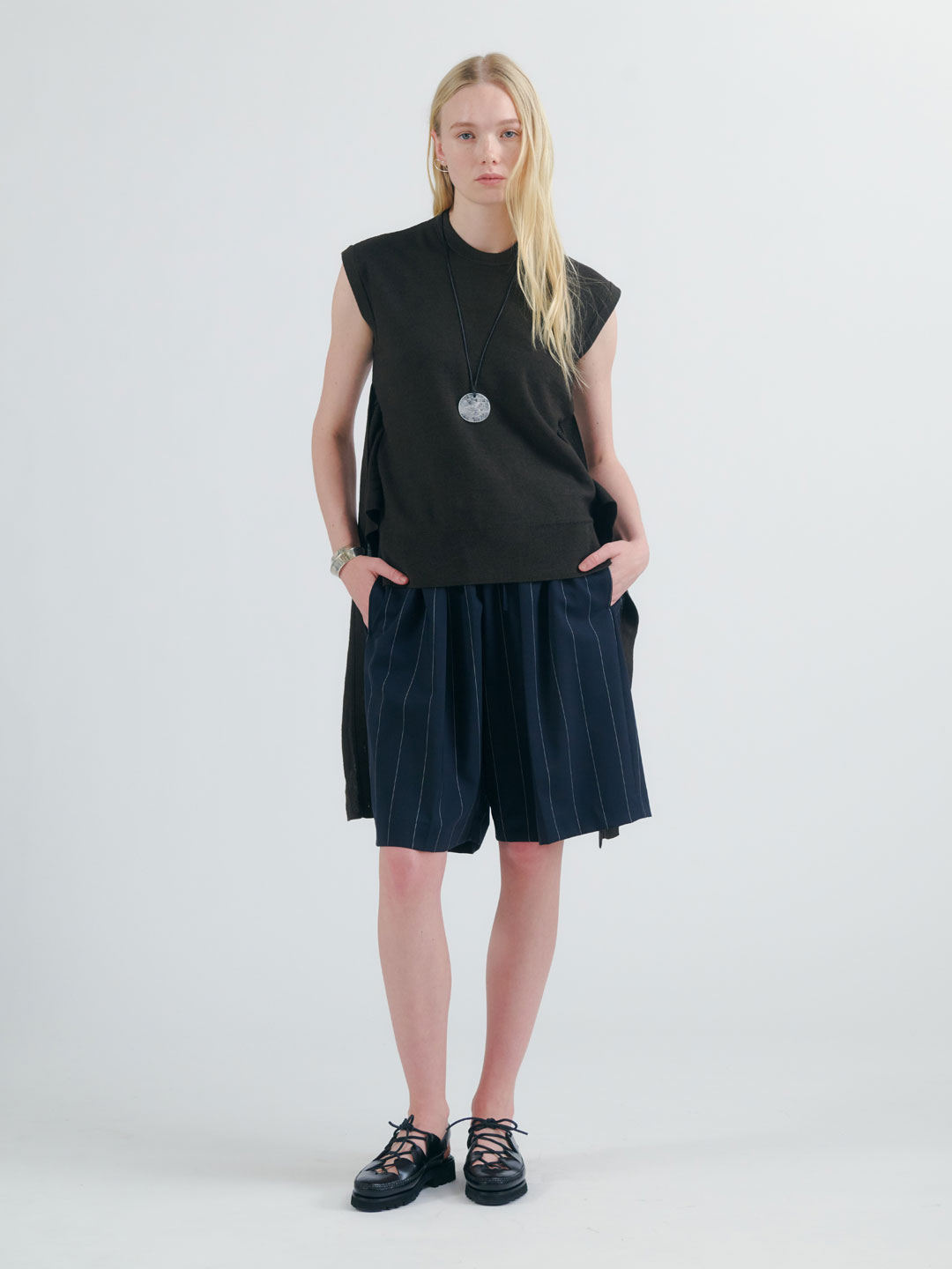 Sleeveless Buttoned Top - Black