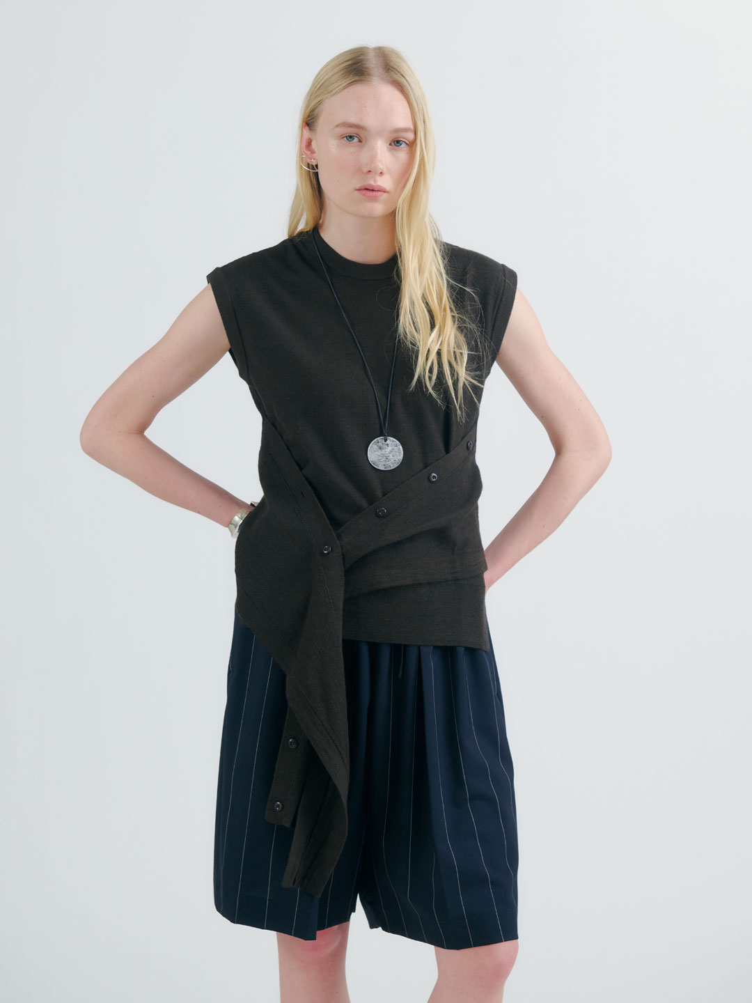 Sleeveless Buttoned Top - Black