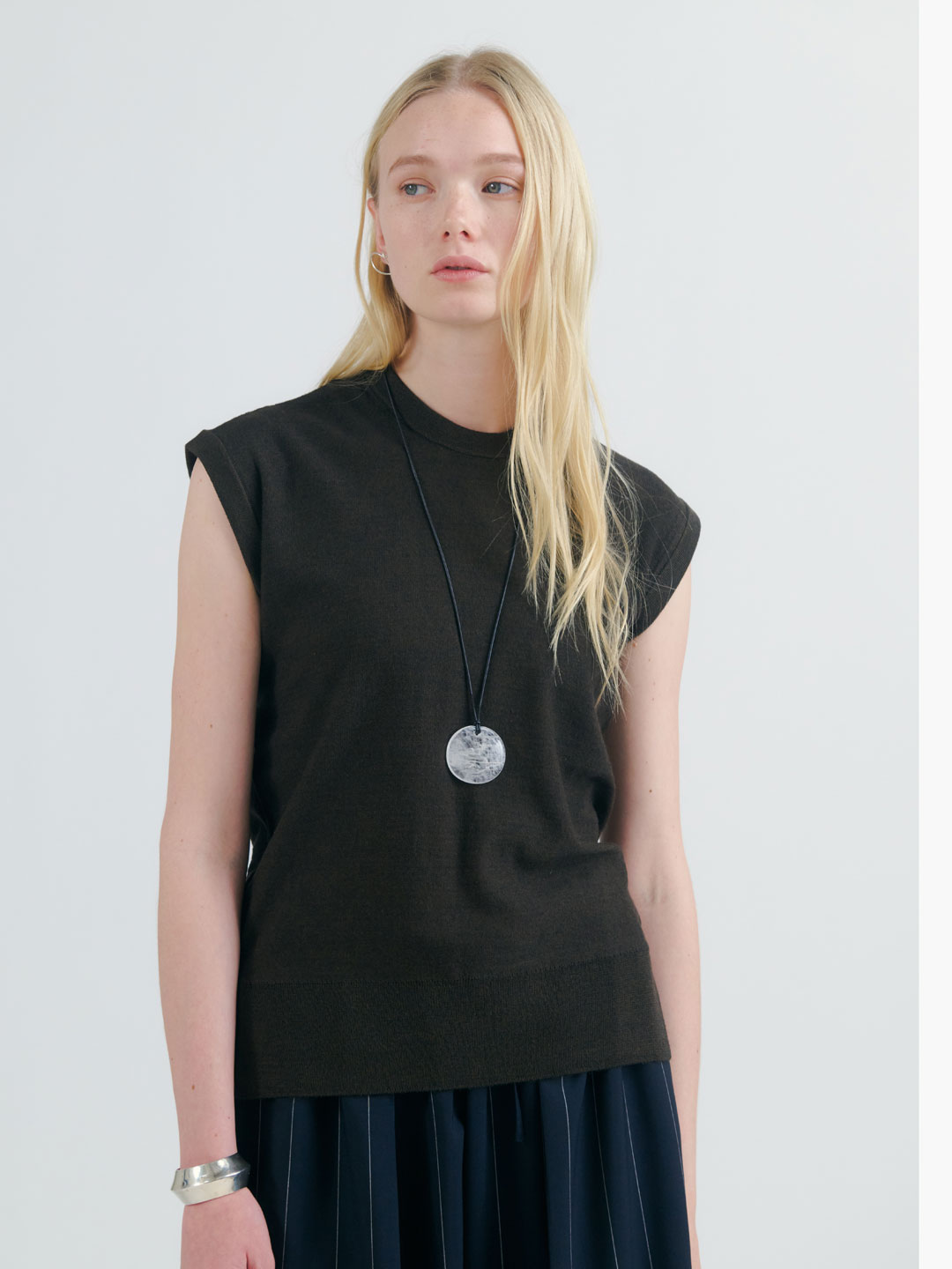 Sleeveless Buttoned Top - Black