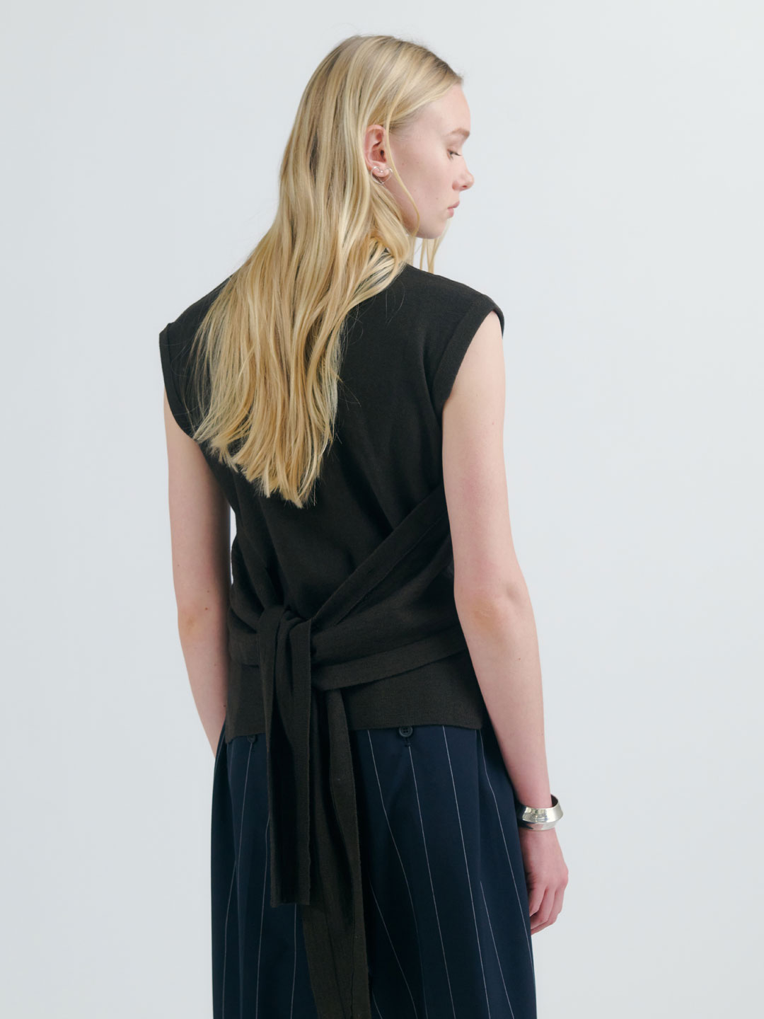 Sleeveless Buttoned Top - Black