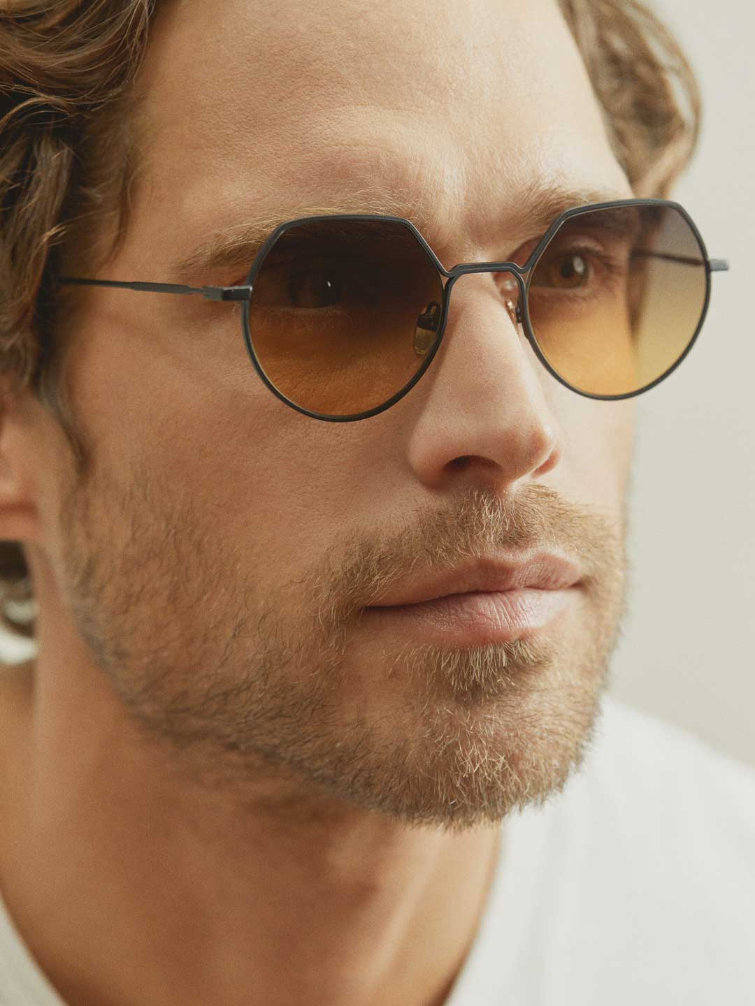 フェアリー　UR Mid Rise Dazzler Ankle Fray Jeans by MOTHER | Andrews