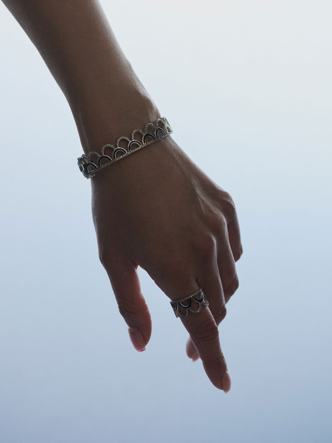 蓮の扇 Silver925 Pave Diamonds With Enamel Cuff 【lf003】 - Silver