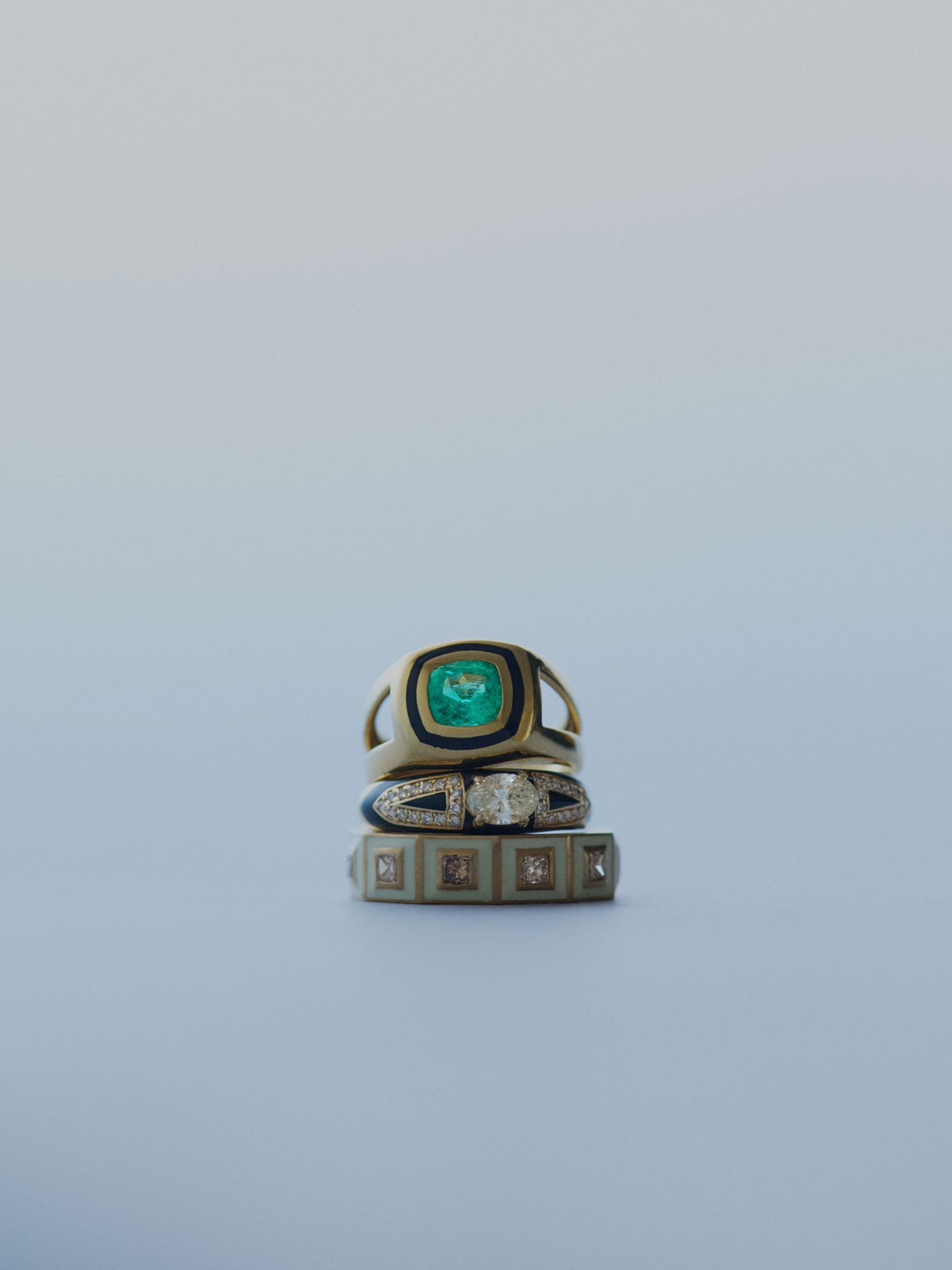 白露 K18 Oval Diamond And Pave With Enamel Pinky Ring 【gm023】 - Yellow Gold