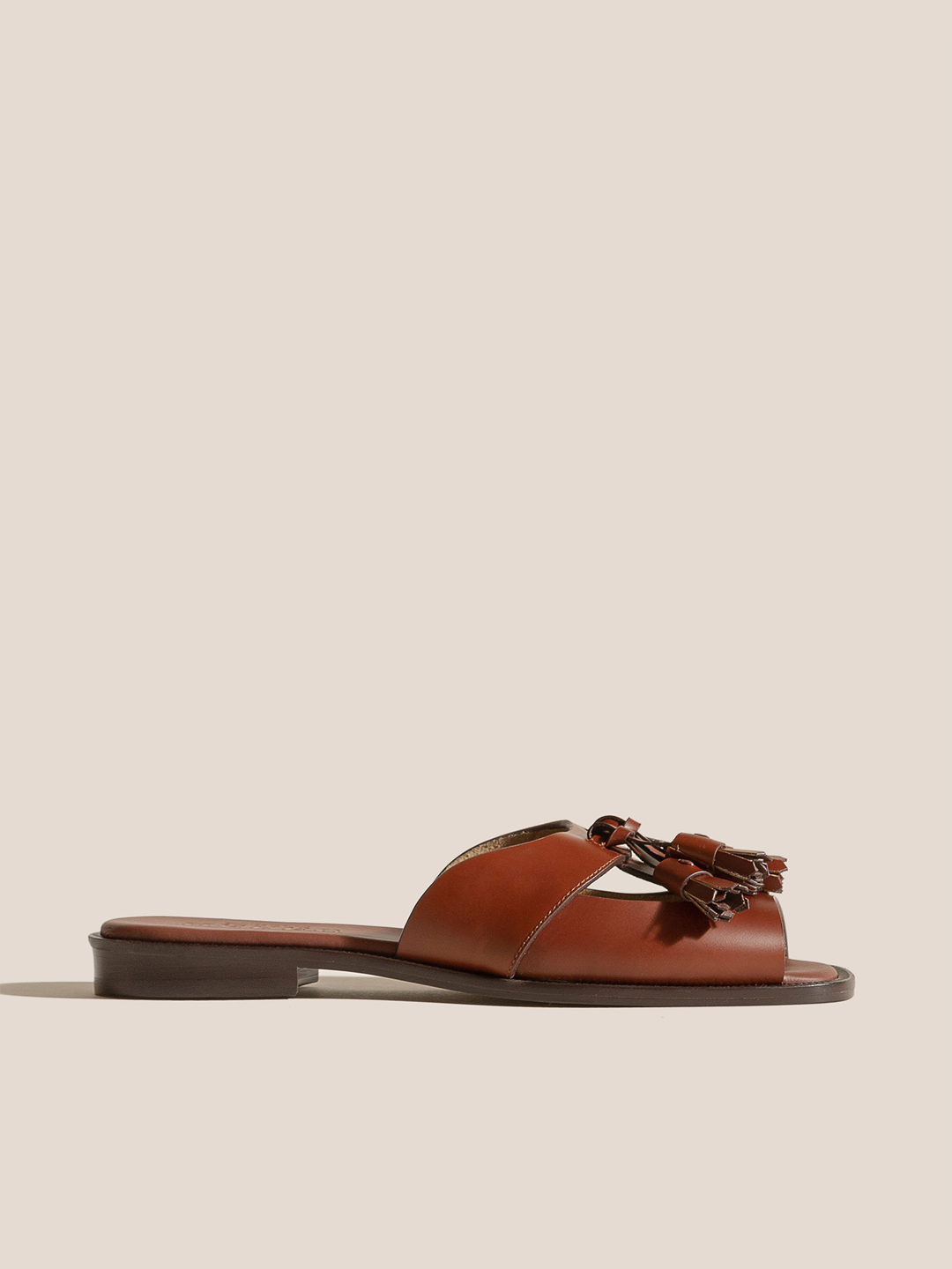BOQUERIA SLIDE - Open-Toe Tasseled Slide - Tan