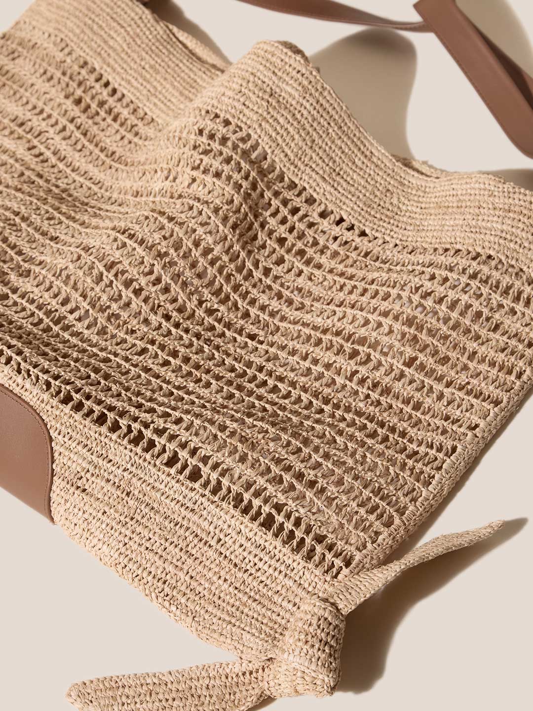 CADOR RAFFIA MESH - Slouchy Shoulder Bag - Natural
