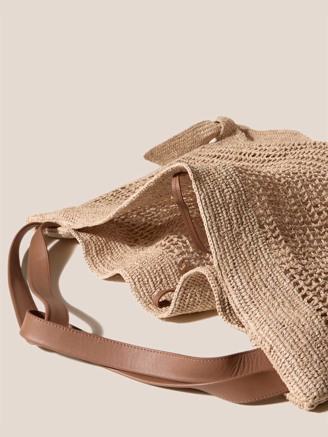 CADOR RAFFIA MESH - Slouchy Shoulder Bag - Natural