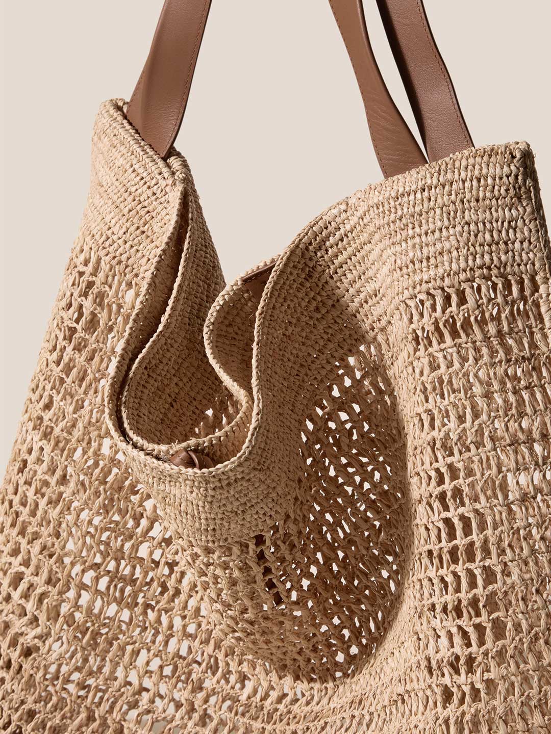 CADOR RAFFIA MESH - Slouchy Shoulder Bag - Natural
