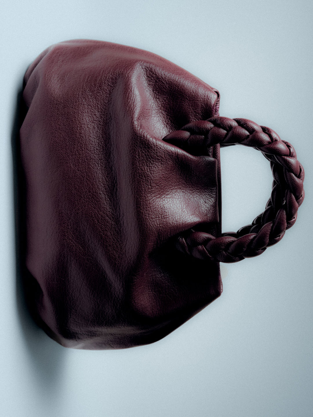 BOMBON M SUPPLE SHINY - Leather Crossbody Bag - Burgundy