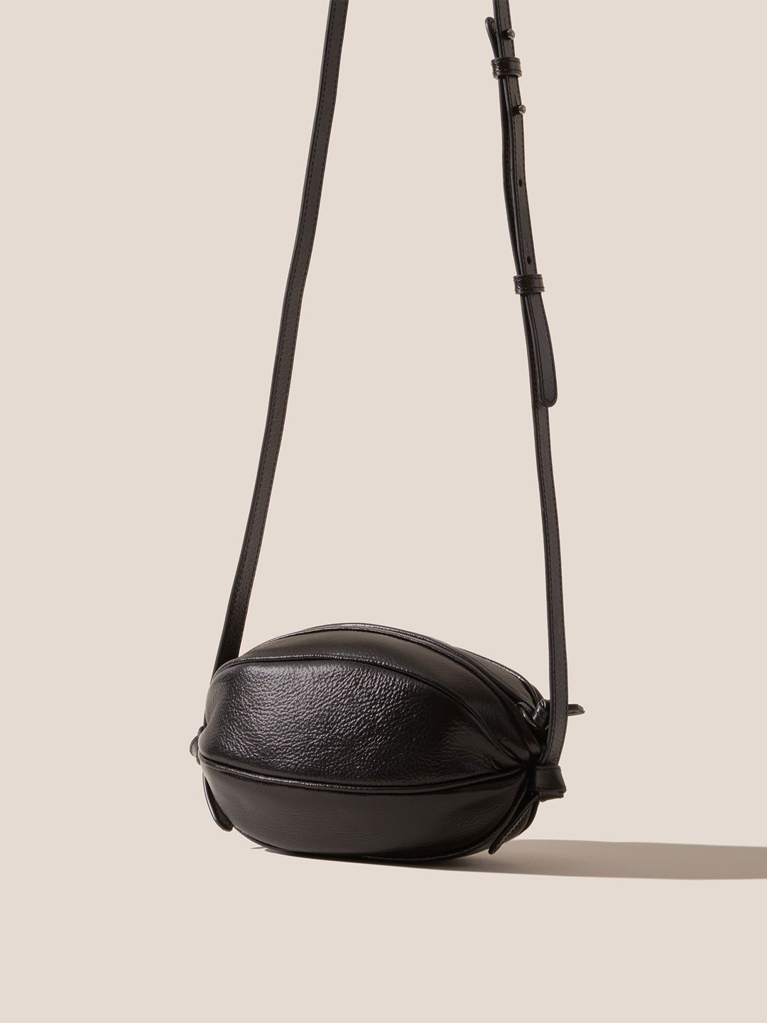 BOYA DISTRESSED - Ball-Shaped Crossbody Bag - Black
