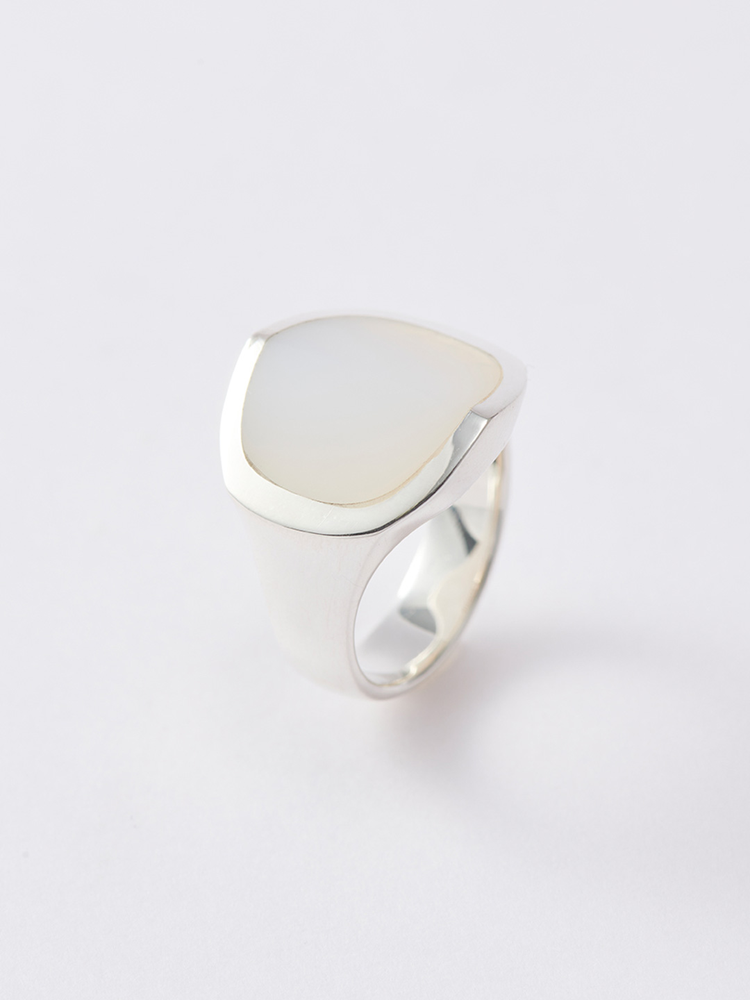 Equinox-Pyramid White Agate Ring L - Silver