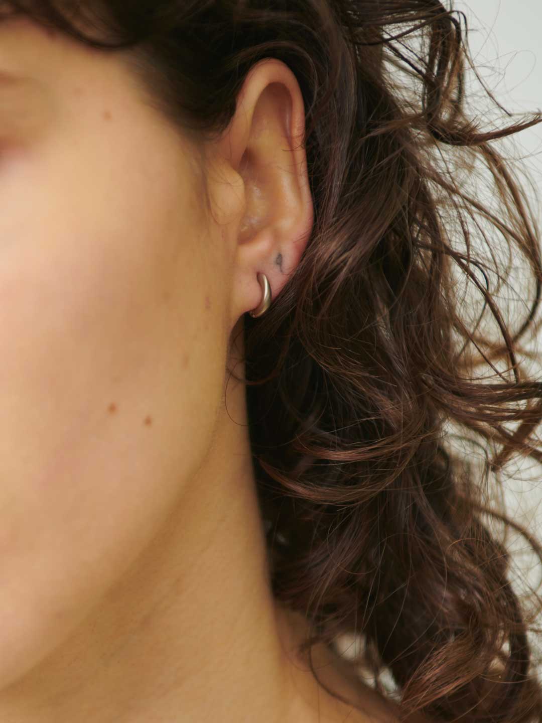 Humete Classic  Pierced Earrings S - White Gold