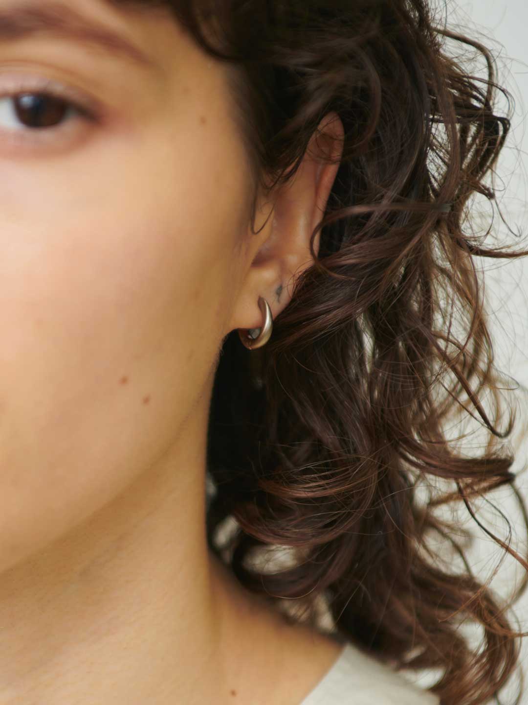 Humete Classic Pierced Earrings M - White Gold