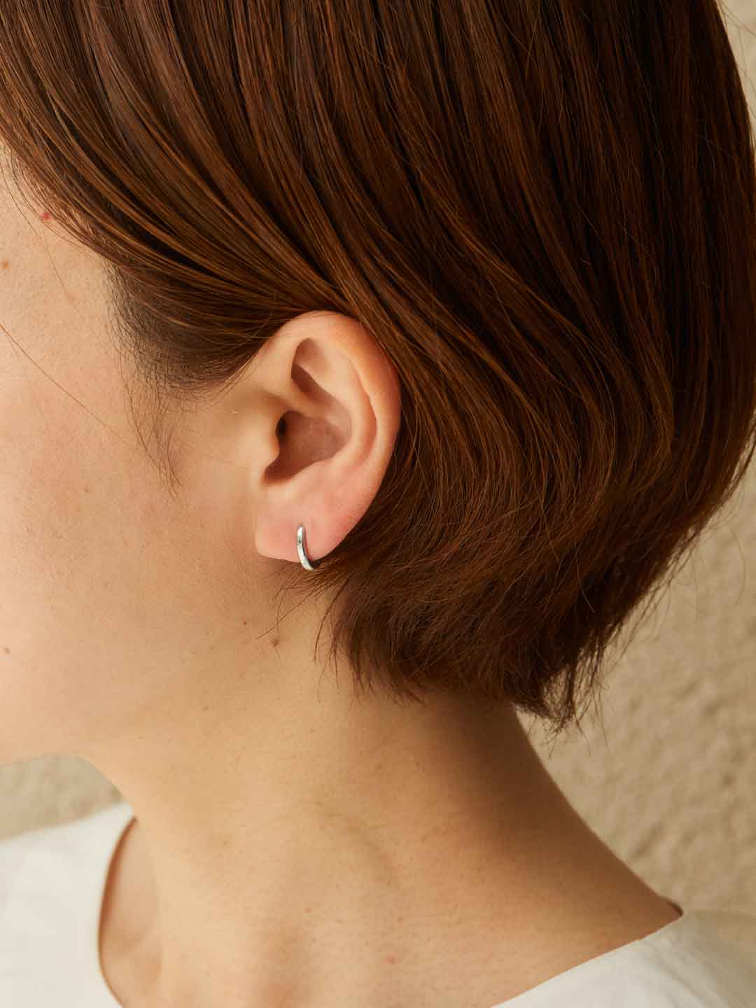 kiuna(キウナ) | ミニ アーク ピアス - プラチナ | ESCAPERS