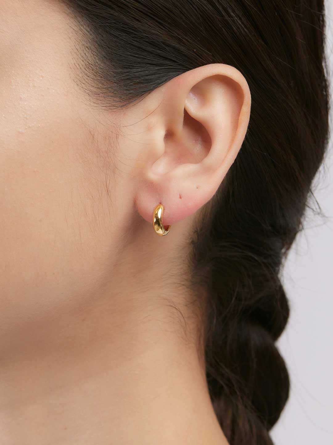 Axton 7 Huggie Pierced Earring - Yellow Gold