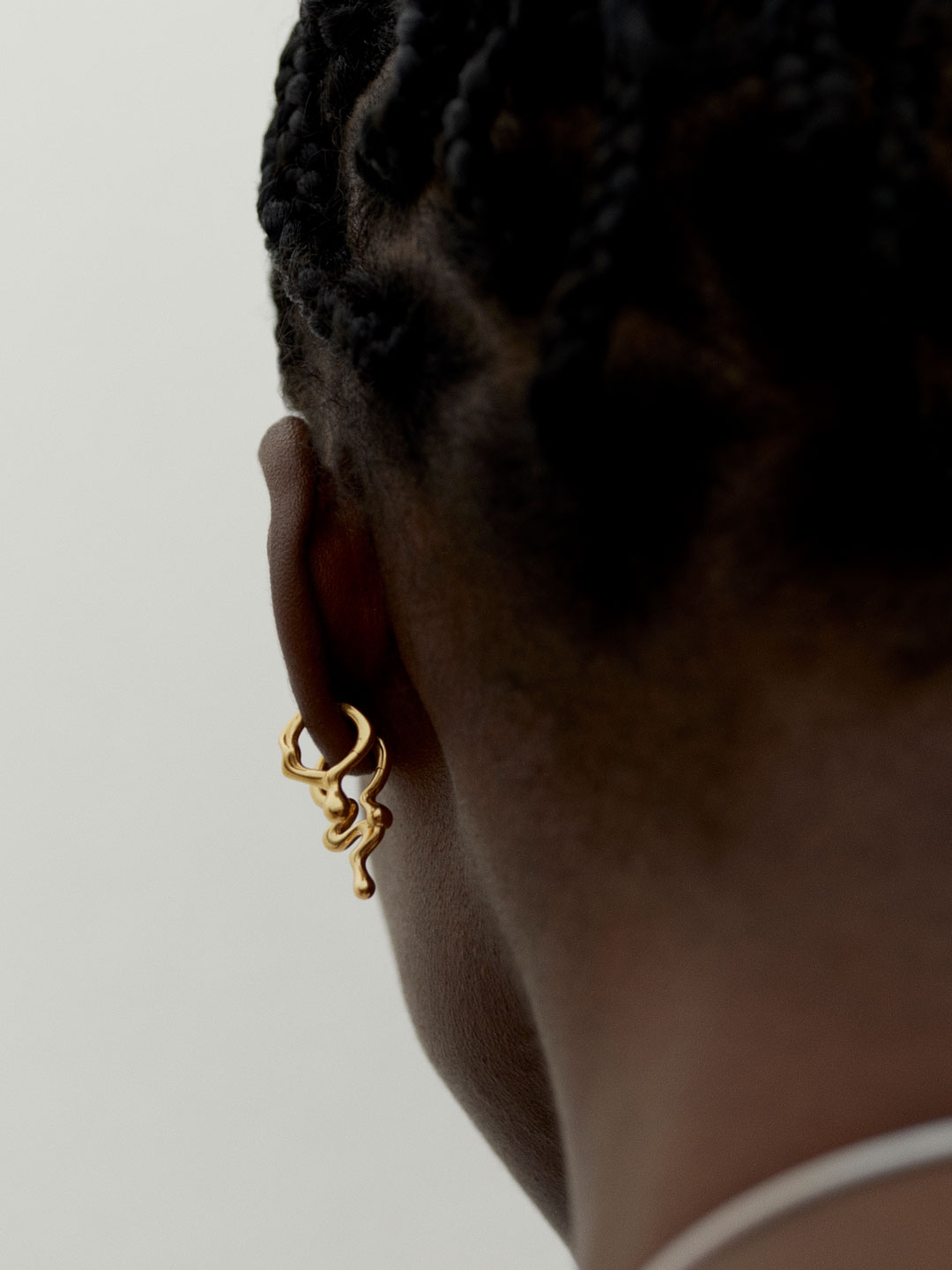 Mira Huggie Pierced Earring - Yellow Gold