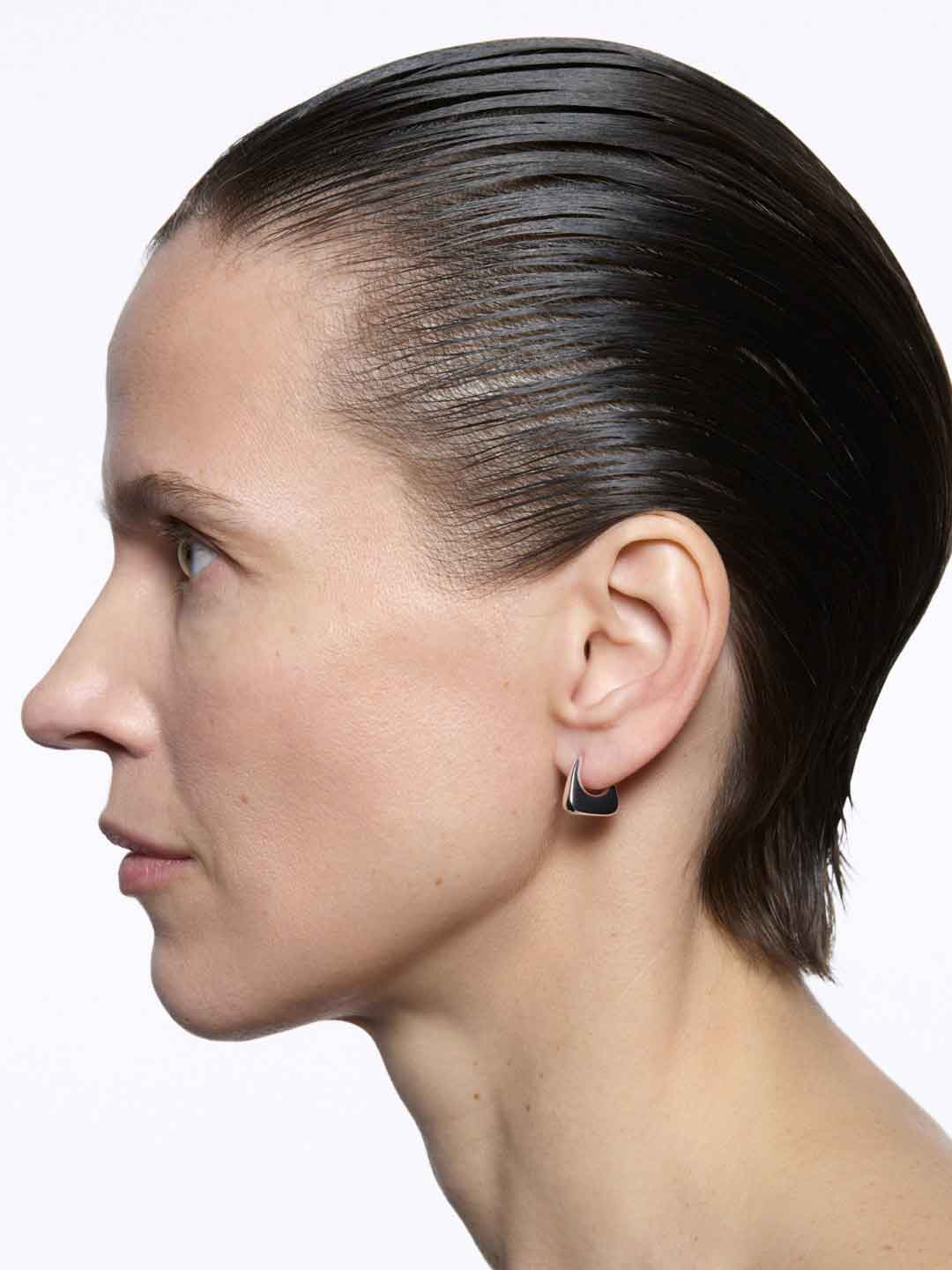 Tote Huggie Piereced Earring - Silver