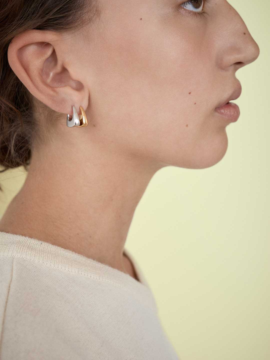 Tote Huggie Pierced Earring - Yellow Gold