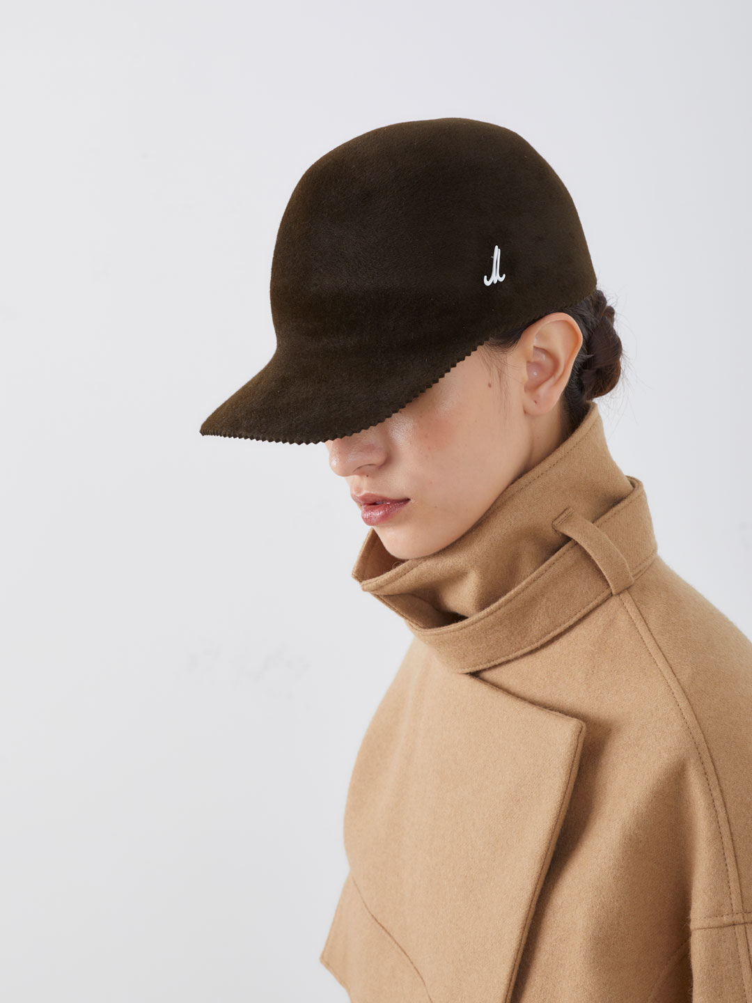 Muhlbauer(ミュールバウアー) | ロゴ ベース コーデュロイ キャップ - キャメル | ESCAPERS ONLINE(エスケーパーズ  オンライン)公式通販サイト