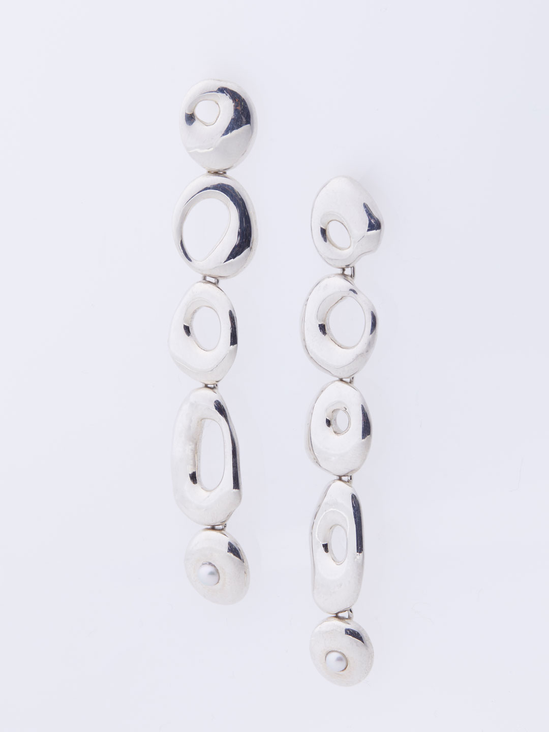 Oval Stucked Earrings With Pearl Caboshon Pierced Earrings - Silver