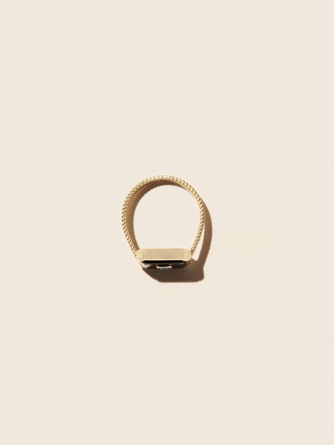 Anton No1 Ring Black Onyx - Yellow Gold