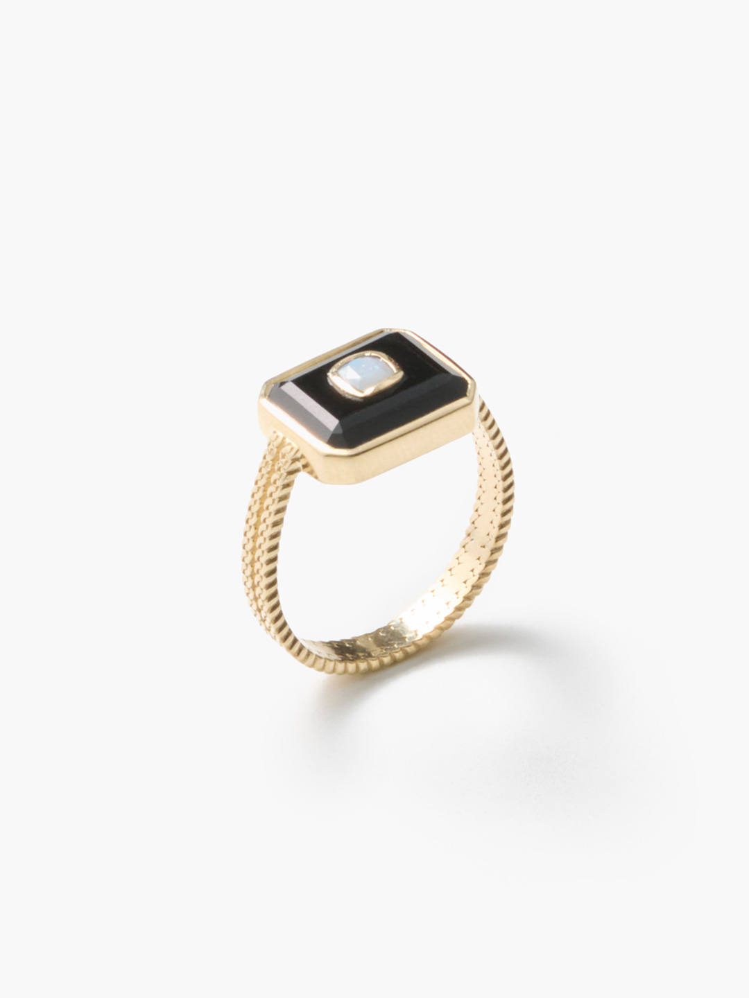 Anton No1 Ring Black Onyx - Yellow Gold
