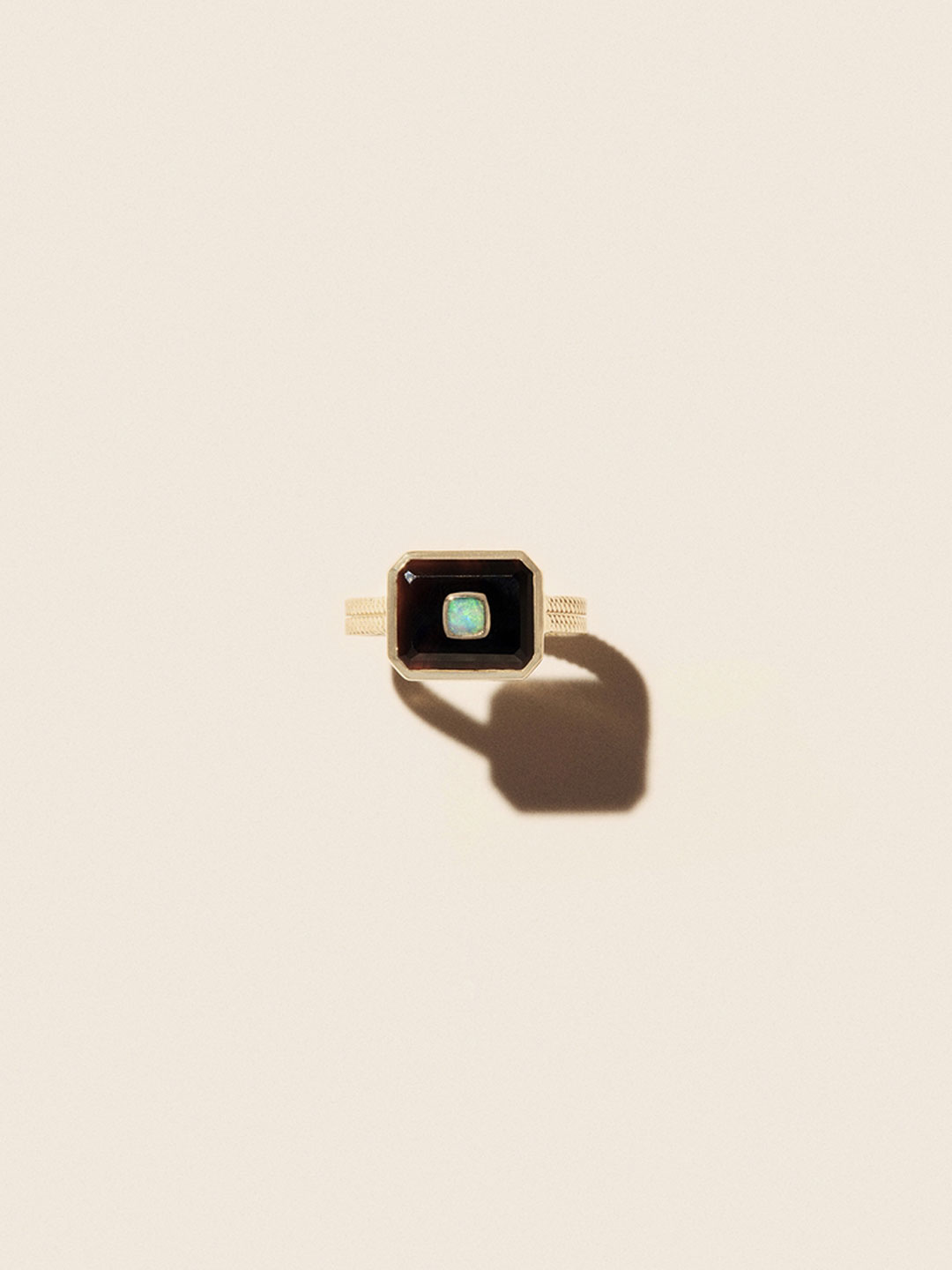 Anton N1 Ring Black Onyx - Yellow Gold
