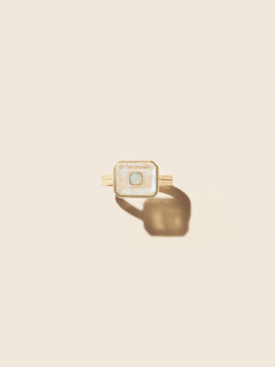 Anton N1 Ring Moonstone - Yellow Gold