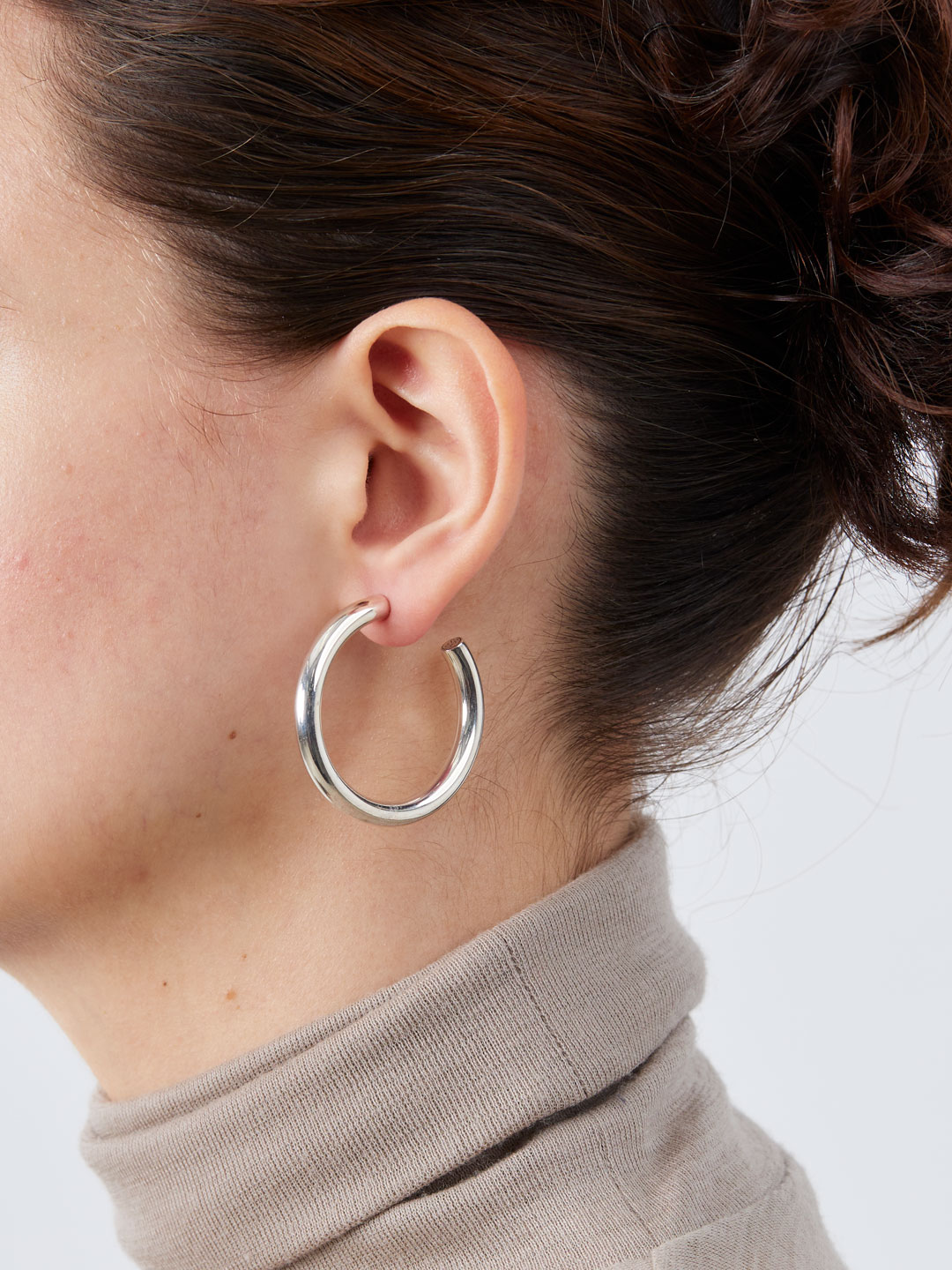 Medium Everyday Pierced Hoops - Silver