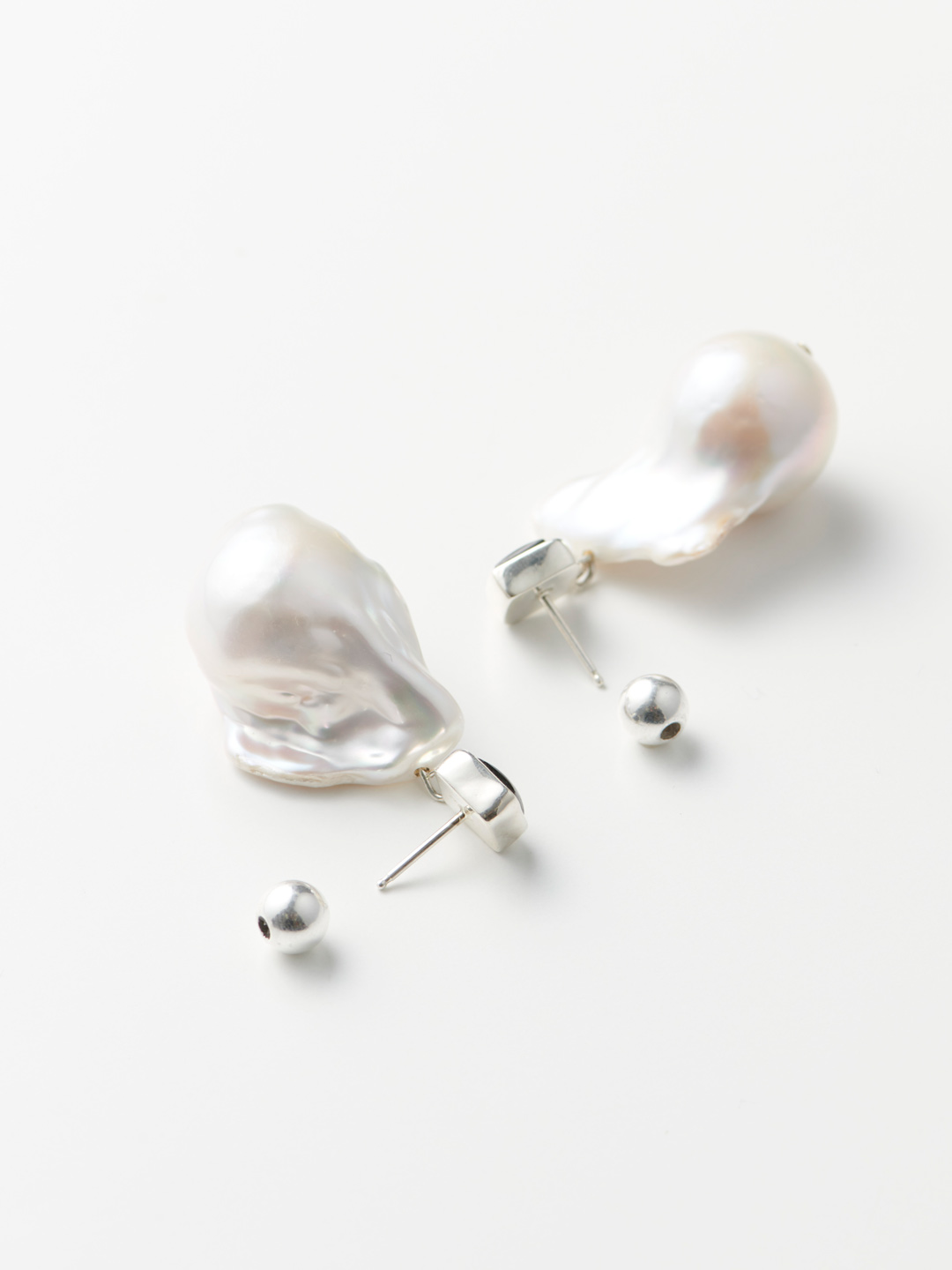 Large Mer Pearl Pierced Earrings - Silver