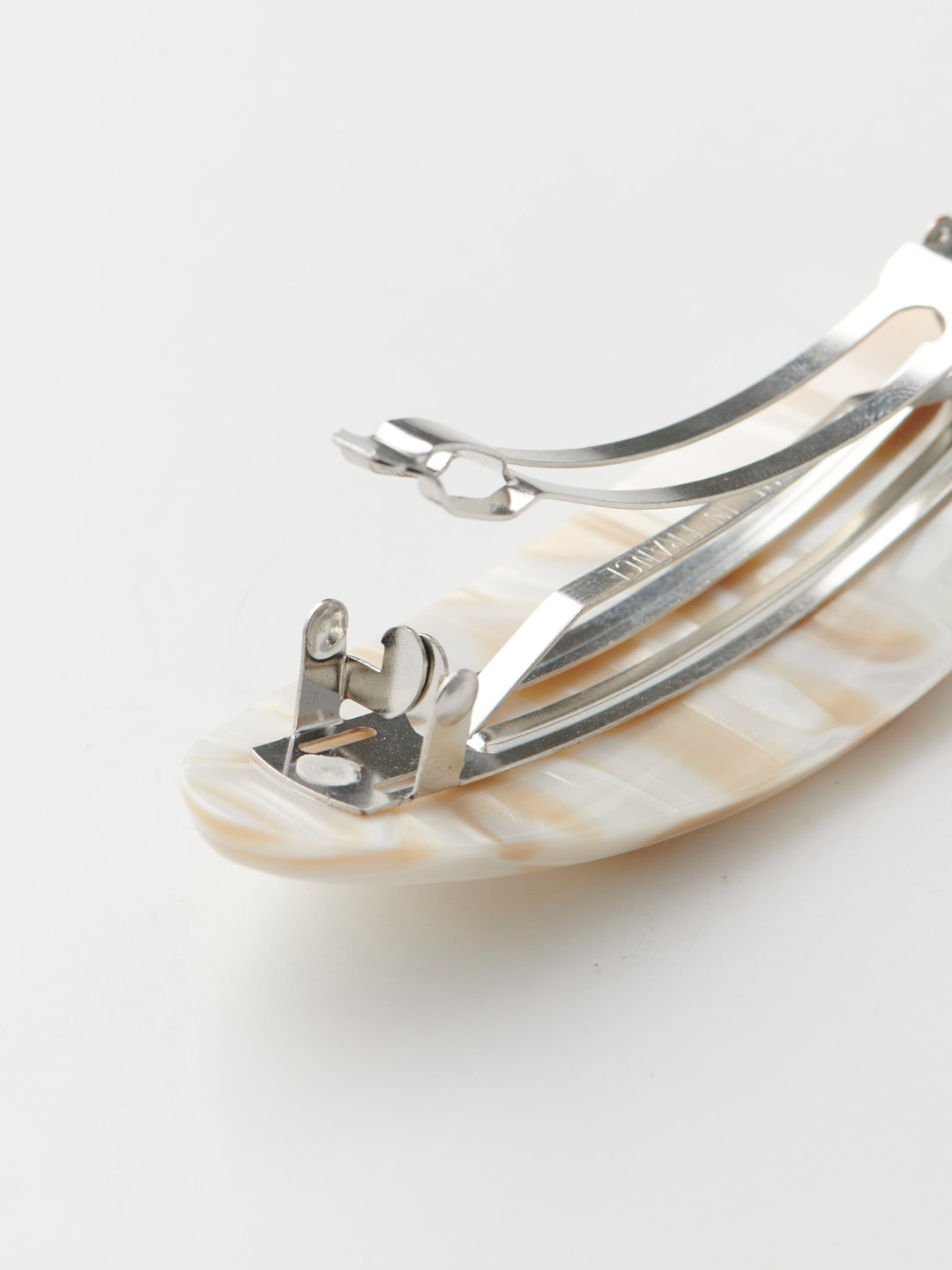 Mollusc Hair Clip - Off White/Mother of Pearl