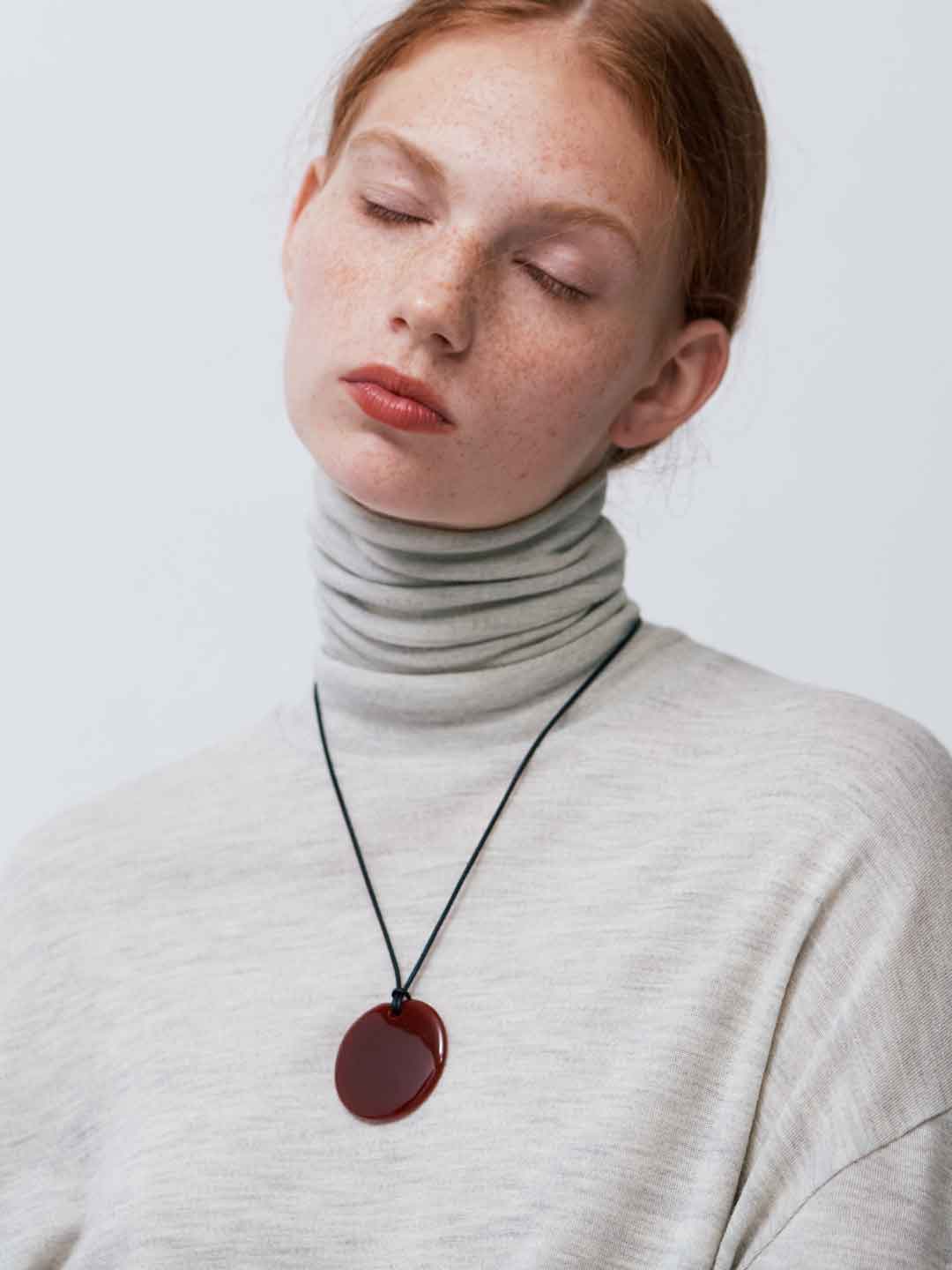 Carnelian Medium Full Moon Pendant - Silver | ESCAPERS