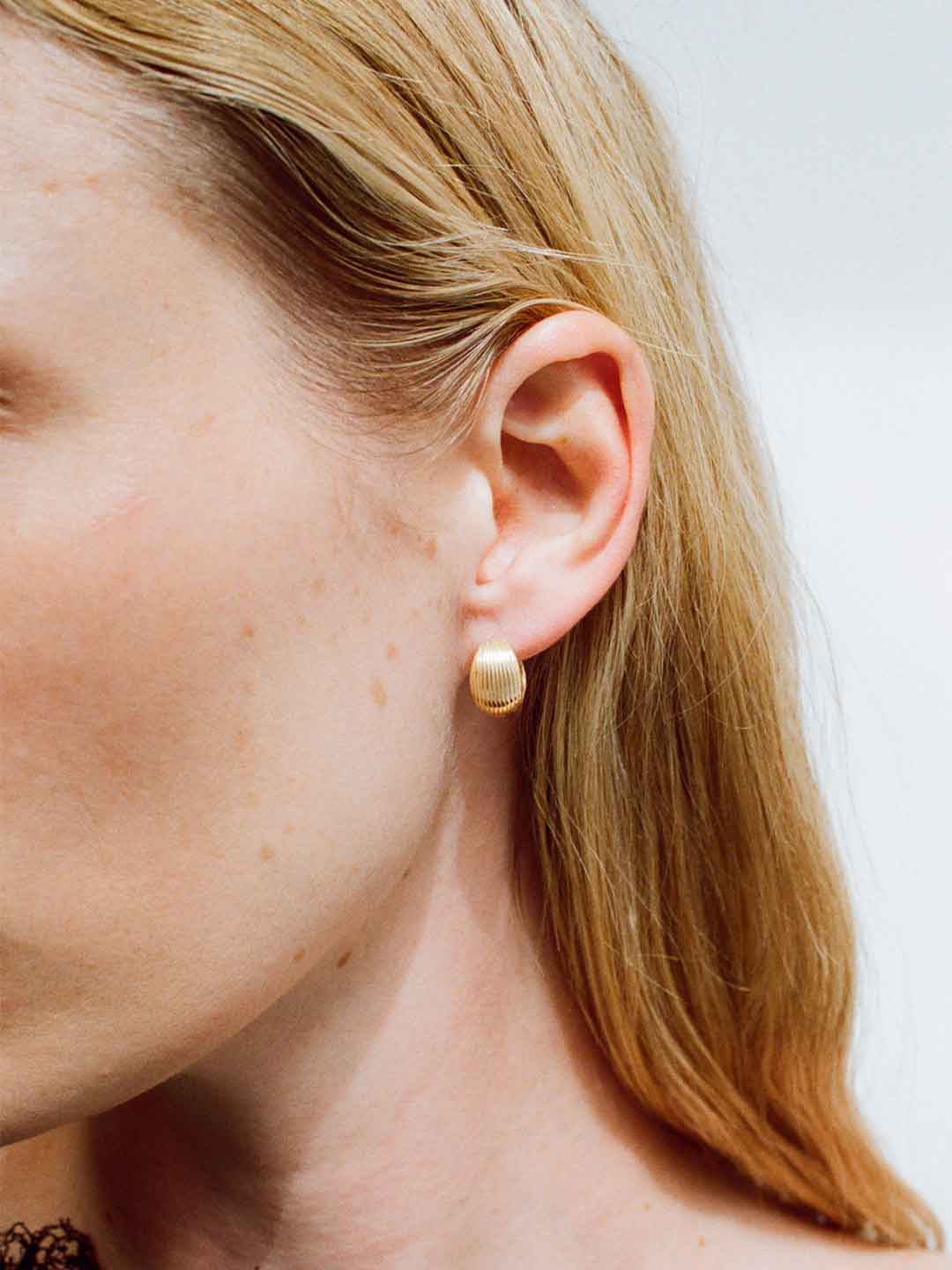 Gold Reversible Hinged Hoops - Yelow Gold